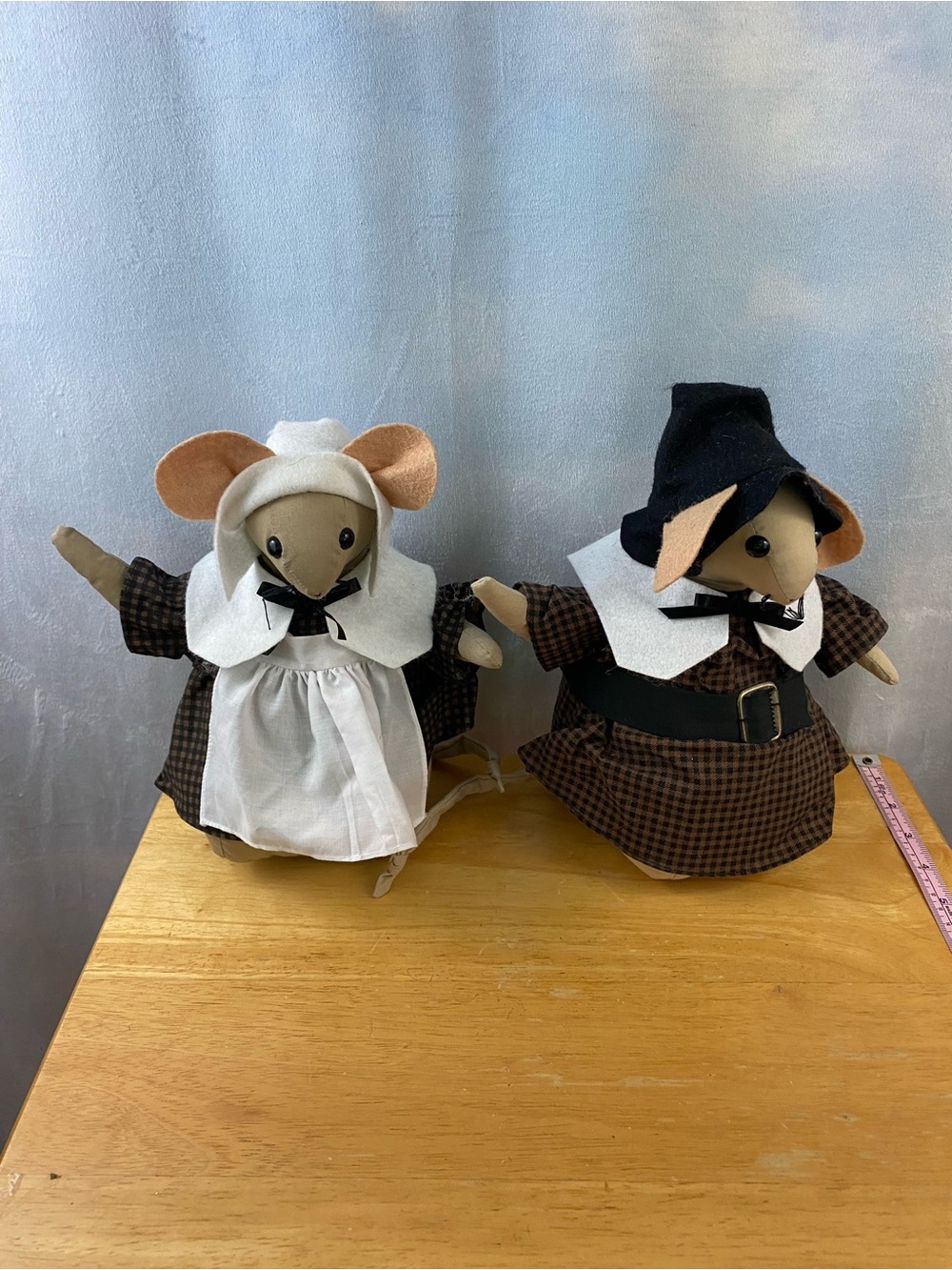 Vintage Hallmark Overly-Raker Pilgrims
Farmhouse Mice Cloth Shelf Sitters